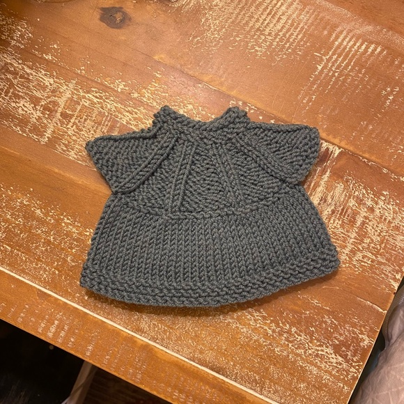 Handknit baby sweater - Picture 2 of 3